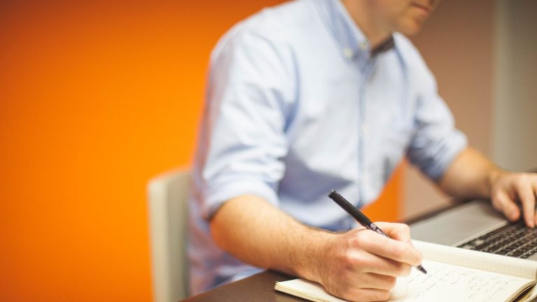 Wie man 2025 ein Online-Business startet – ganz mit Plan
