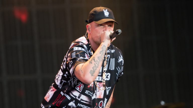 Bonez MC Vermögen: So reich ist der Musiker Bonez MC Vermögen: So reich ist der Musiker