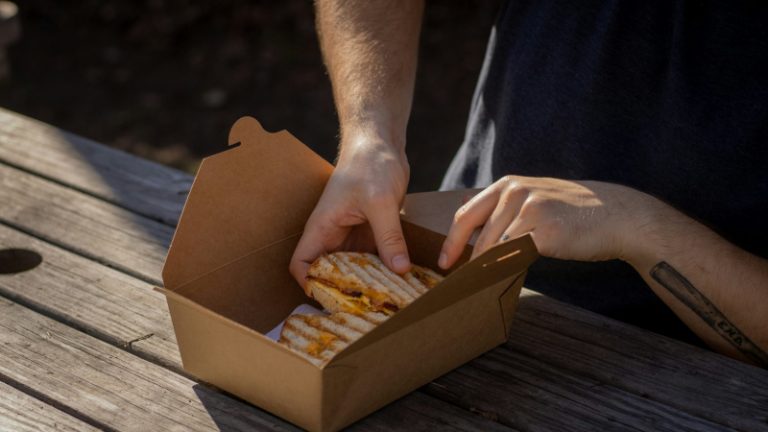 Nachhaltigkeit im To-Go-Geschäft: Worauf es bei Einweg-Essensboxen ankommt