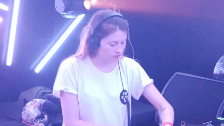 Charlotte de Witte Vermögen: So reich ist die Techno-DJ Charlotte de Witte Vermögen: So reich ist die Techno-DJ